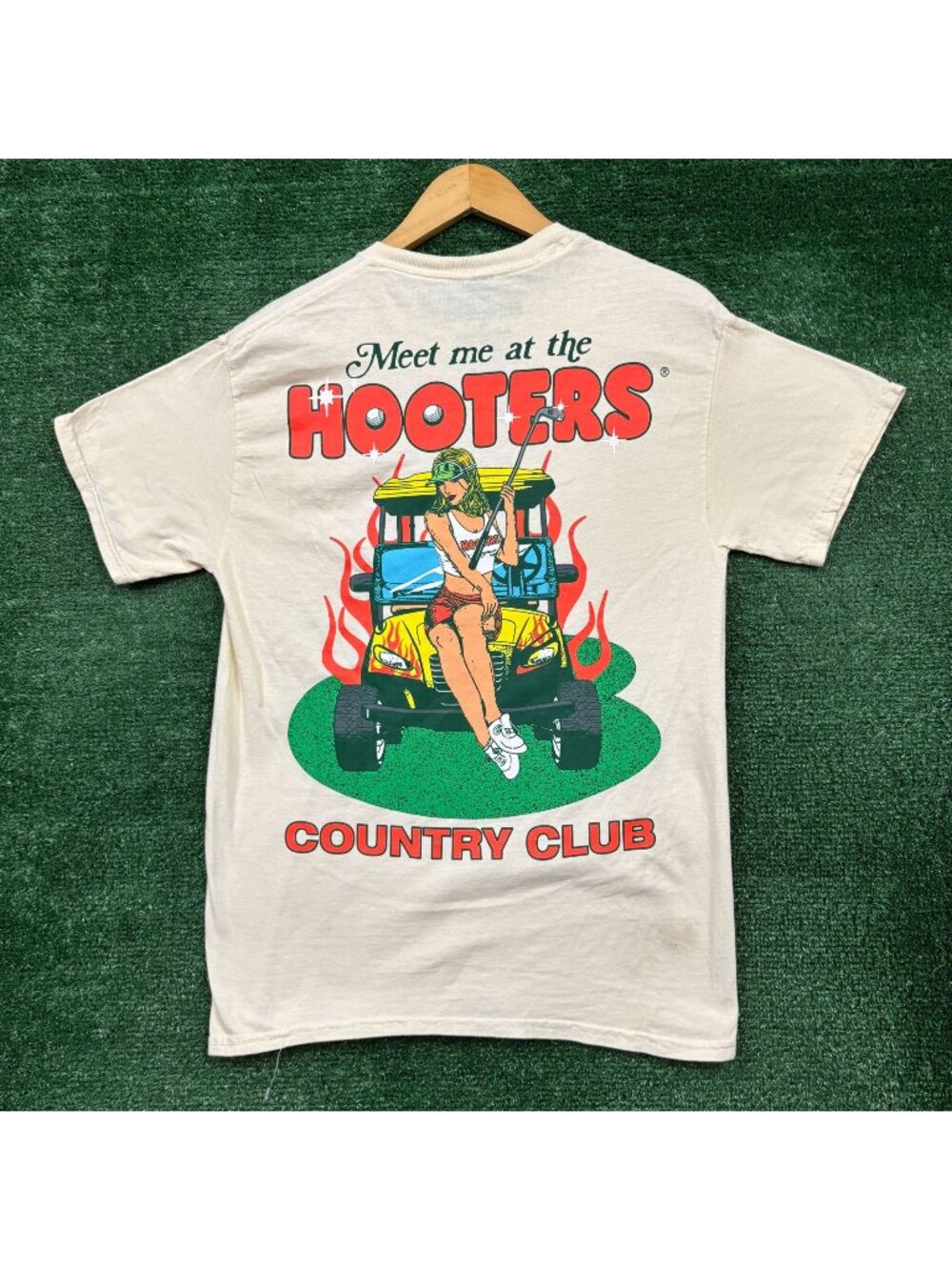 Meet Me at The Hooters Country Club T-Shirt Size Medium